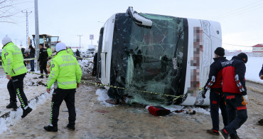 Ağrı'da trafik kazası: yolcu otobüsünün devrilmesi sonucu 12 kişi yaralandı