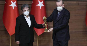 Ahmet Hakan, Cumhurbaşkanı Erdoğan'ın Elinden Ödül Aldı!
