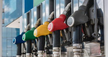 Akaryakıt fiyatlarında değişiklik: Benzin ve motorine zam geldi