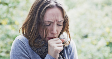 Alerjik öksürük nedir, belirtileri nelerdir? Alerjik öksürüğü geçirecek 8 doğal yöntem 