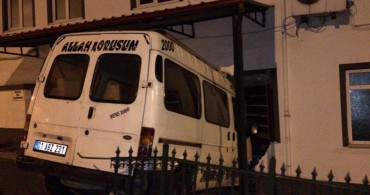 Alkollü Sürücü Minibüsle Camiye Girdi
