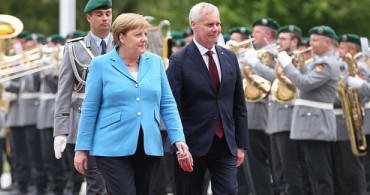 Almanya Başbakanı Merkel 3. Kez Titreme Nöbeti Geçirdi