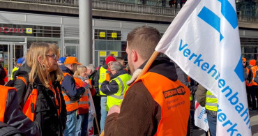 Almanya’da binlerce çalışan greve gitti: Tren ulaşımı durma noktasına geldi