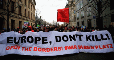 Almanya’da Sığınmacılara Destek Yürüyüşü