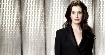 Anne Hathaway: Christopher Nolan Sette Sandalyelere İzin Vermiyor 