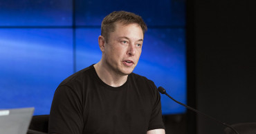 Anonymous Hacker Grubu 'Şımarık Bir Milyarder' Diyerek Elon Musk'ı Tehdit Etti