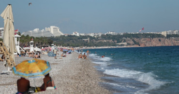 Antalya Sahillerinde Sıcak Hava Yoğunluğu Devam Ediyor