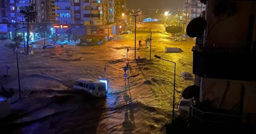 Antalya sel felaketi yaşadı: 2 ilçede eğitime ara verildi
