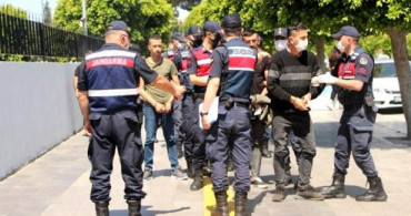 Antalya'da Benzin İstasyonunu Basan 2 Kişi Darbedildi