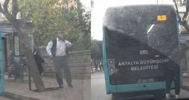 Antalya'da Otobüsün Peşine Takılan Patenli Genç, Şoförün Elinden Zor Kurtuldu