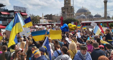 Antalya'da Ukraynalılardan protesto: Dünyayı bu anlamsız savaşı durdurmak için birleşmeye çağırıyoruz