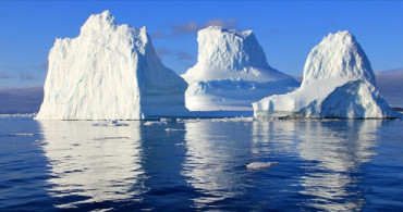 Antarktika'da, 315 Milyar Tonluk Buz Dağı Parçalandı