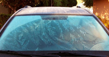 Araba Camı Üzerindeki Buz Nasıl Temizlenir?