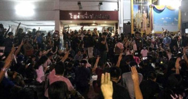 Artı 18  İçerikli Film Sitelerinin Yasaklandığı Tayland'da Vatandaşlar Ayaklandı