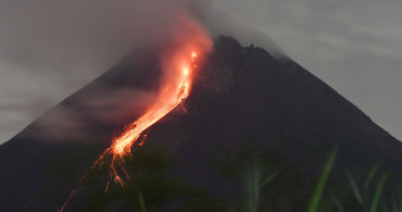 Ateş çemberi olarak bilinen Endonezya, yine volkanik patlamalarla gündemde!