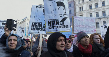 Avusturya'da İlkokullarda Başörtüsü Takmak Yasaklandı 