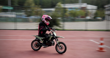 Baba ve Oğul Motosiklet Yarışlarına Hazırlanıyor