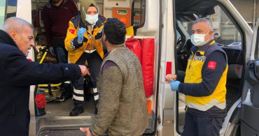 Bakan Koca Paylaştı: Türkiye Kıyafetleri Kirli Olduğu İçin Ambulansa Binmek İstemeyen Bu İşçiyi Konuşuyor!