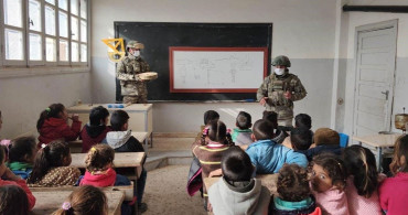 Barış Pınarı Bölgesinde Suriyeli Çocuklara Mayın ve EYP Eğitimi Veriliyor