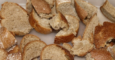  Bayat ekmek ile ne yapılır? Kalan bayat ekmeği galeta unu yaparak değerlendirin