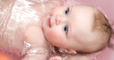 Bebeklere Nasıl Banyo Yaptırılır?
