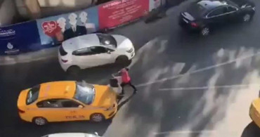 Beşiktaş'ta iki taksici kavga etti: Görüntüler kameralara yansıdı!