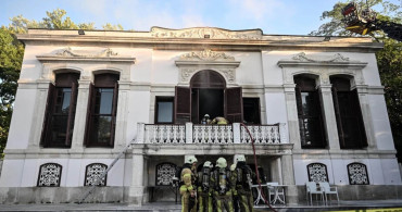 Beşiktaş’ta korkutan yangın: Tarihi yapı alevler içinde kaldı