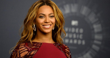 Beyonce Sahnede Mahsur Kaldı