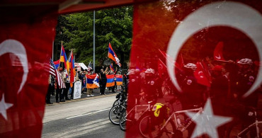 Biden'ın 'soykırım' Açıklamalarına Türkiye'nin Washington Büyükelçiliği Önünde  Protesto Edildi!