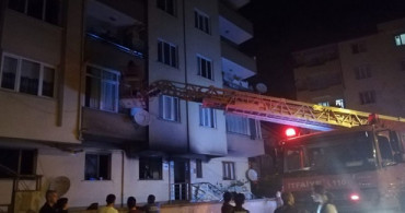 Bursa'da 5 Katlı Apartmanda Yangın Çıktı: 14 Kişi Dumandan Etkilendi