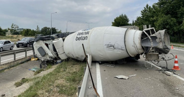 Bursa'da korkunç kaza! Beton mikseri otomobili biçti: 4 ölü var