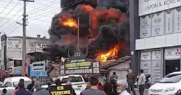 Bursa'da Lastikçide Korkutan Yangın!