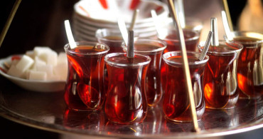 Çay tiryakilerini üzecek haber: Bir zam daha yapıldı