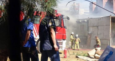 Çekmeköy'de Mobilya Fabrikasında Yangın Çıktı