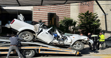 Çeşme'de trafik kazası: Genç sürücü hayatını kaybetti