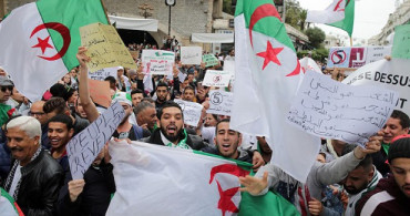 Cezayir Ordusu Halkın Taleplerini Desteklediğini Açıkladı