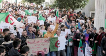 Cezayir Sokakları Karışıyor
