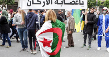 Cezayir'de Buteflika Rejiminin Temsilcileri Yine Protesto Edildi