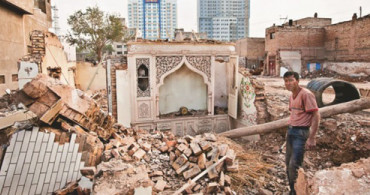 Çin Doğu Türkistan'daki Camileri Yıkıyor