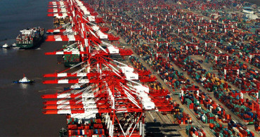 Çin koronavirüs bahanesiyle küresel ticareti etkilemeye devam ediyor: Şanghay'daki limanda gemiler mahsur!