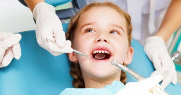 Çocuklar Diş Hekimine İlk Olarak Kaç Yaşında Götürülmeli?