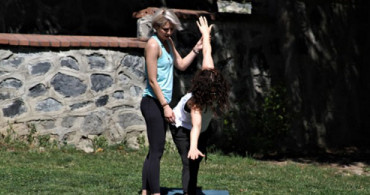 Çocuklar Duymasın'ın Tutku'sundan Yoga Dersi