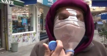 Coronavirüse Karşı Kendine Pet Şişeden Maske Yaptı