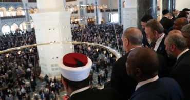 Cumhurbaşkanı Erdoğan Büyük Çamlıca Camisi'nin Açılışında Temel Karamollaoğlu'na Yüklendi