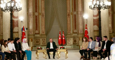 Cumhurbaşkanı Erdoğan, Dolmabahçe Sarayı'nda Gençlerin Sorularını Yanıtladı