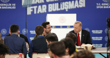 Cumhurbaşkanı Erdoğan KYK yurdunda öğrencilerle bir araya geldi! Burs ve kredi ödemeleri erken yatacak müjdesi verdi