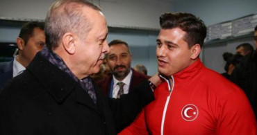 Cumhurbaşkanı Erdoğan Şampiyon Güreşçi Kayaalp’i Kutladı