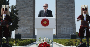 Cumhurbaşkanı Erdoğan: ‘‘Yedi düvel üstümüze gelse de Çanakkale ruhu, yolumuzu aydınlatmaya devam edecek!’’
