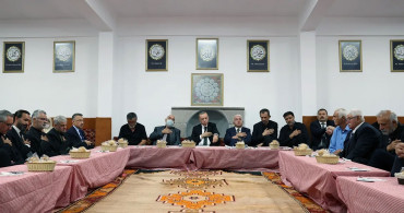 Cumhurbaşkanı Erdoğan’dan anlamlı ziyaret: Hüseyin Gazi Cemevi’nde iftar programına katıldı