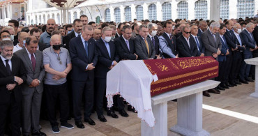Cumhurbaşkanı Recep Tayyip Erdoğan, Göksel Gümüşdağ'ın annesinin cenaze töreninde!